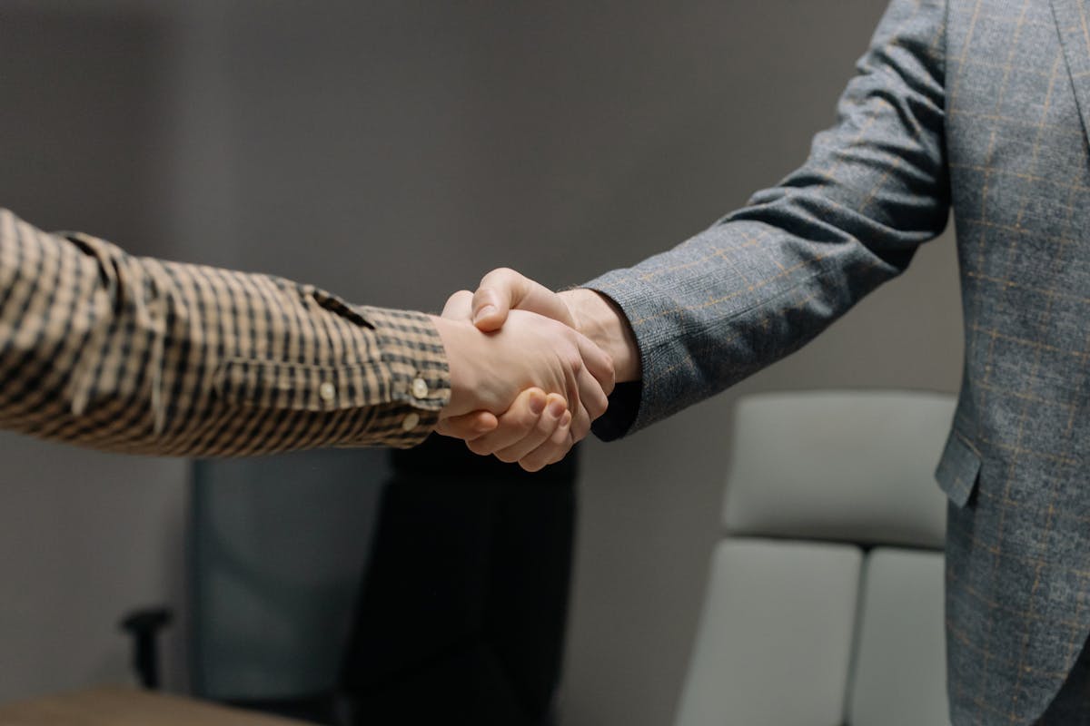 Closing handshake deal agreement business