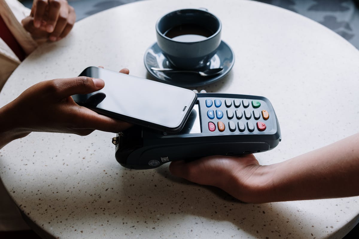 The 'Net 7' Strategy: Why Shorter Payment Terms Win Faster Approval From Solos
