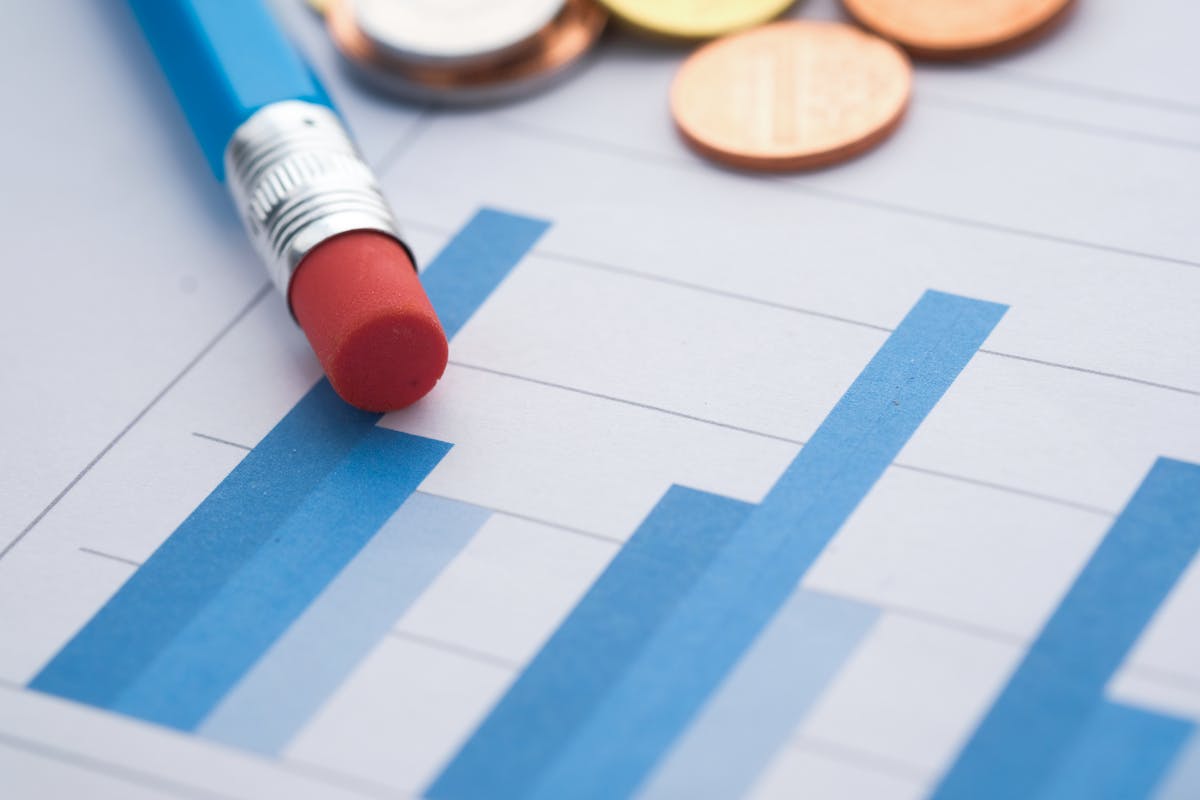 Accountant vs. Bookkeeper vs. DIY: The Freelancer's Guide to Financial Delegation