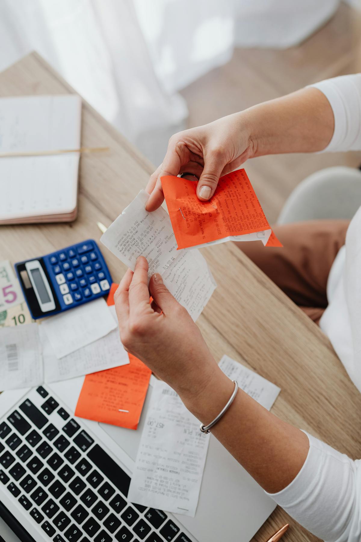 Invoice vs Receipt for Reimbursement: Which One to Submit