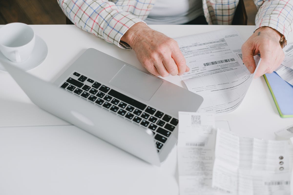 How to Politely Remind Someone About an Outstanding Invoice