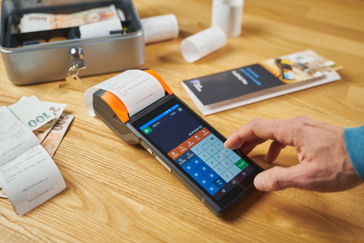 How Does Net 30 Work with Invoicing? A Plain-English Guide