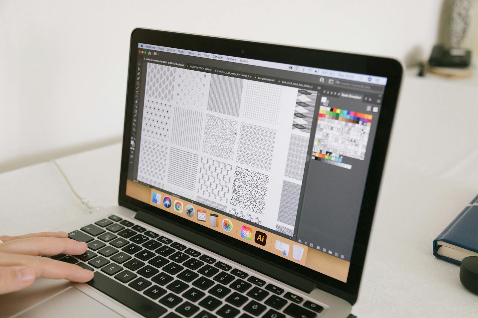 Cold Outreach From Solo Designer to Founder: A Worked Example With Copy