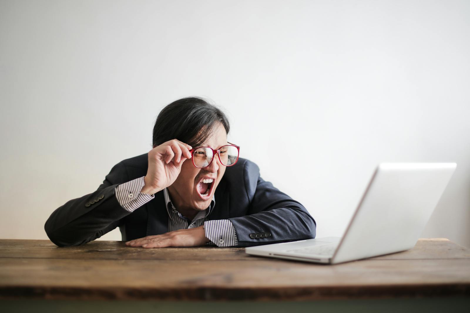 Las 12 Herramientas Indispensables para Freelancers en Latinoamérica (2026)