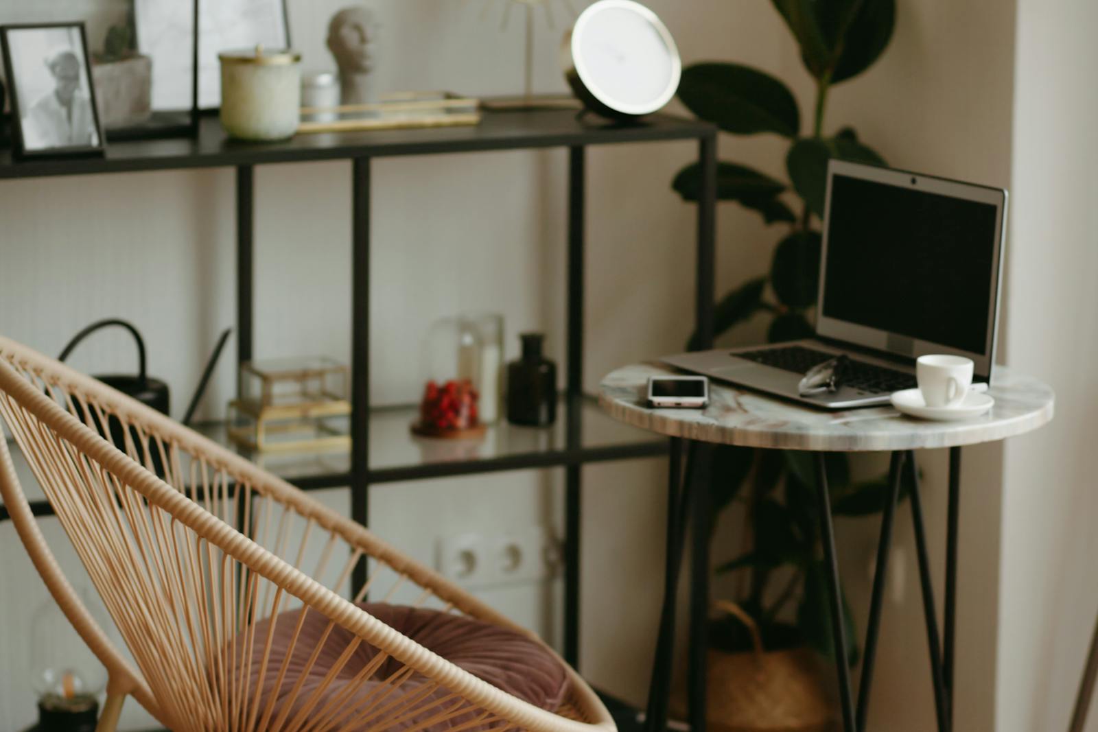 6 Contexts Where Using AI Hurts More Than It Helps