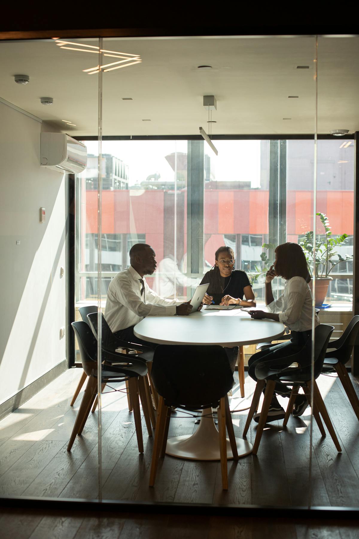 Negotiating Payment Terms: Net 30 vs 50% Upfront vs Milestones, When Each Wins