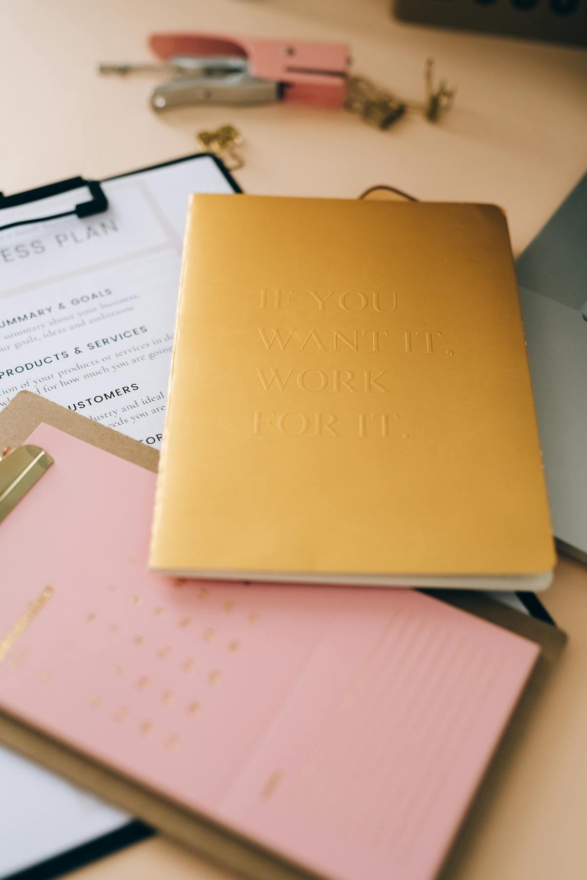 Write Yourself a Monthly Report: The 1-Page Habit That Reveals What Your Metrics Miss