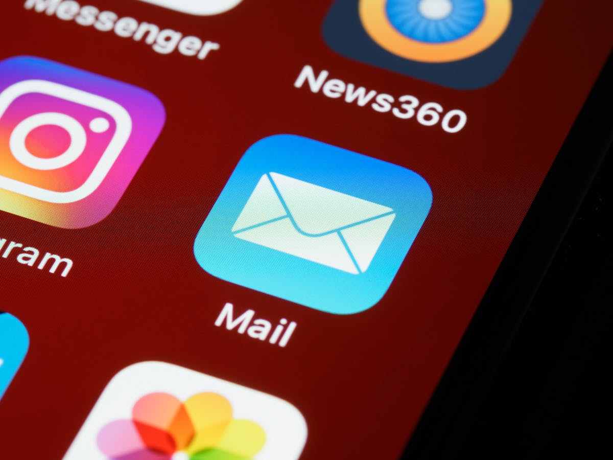 Cold Emailing Founders: A 5-Touch Sequence Tuned for Owner-Operator Psychology