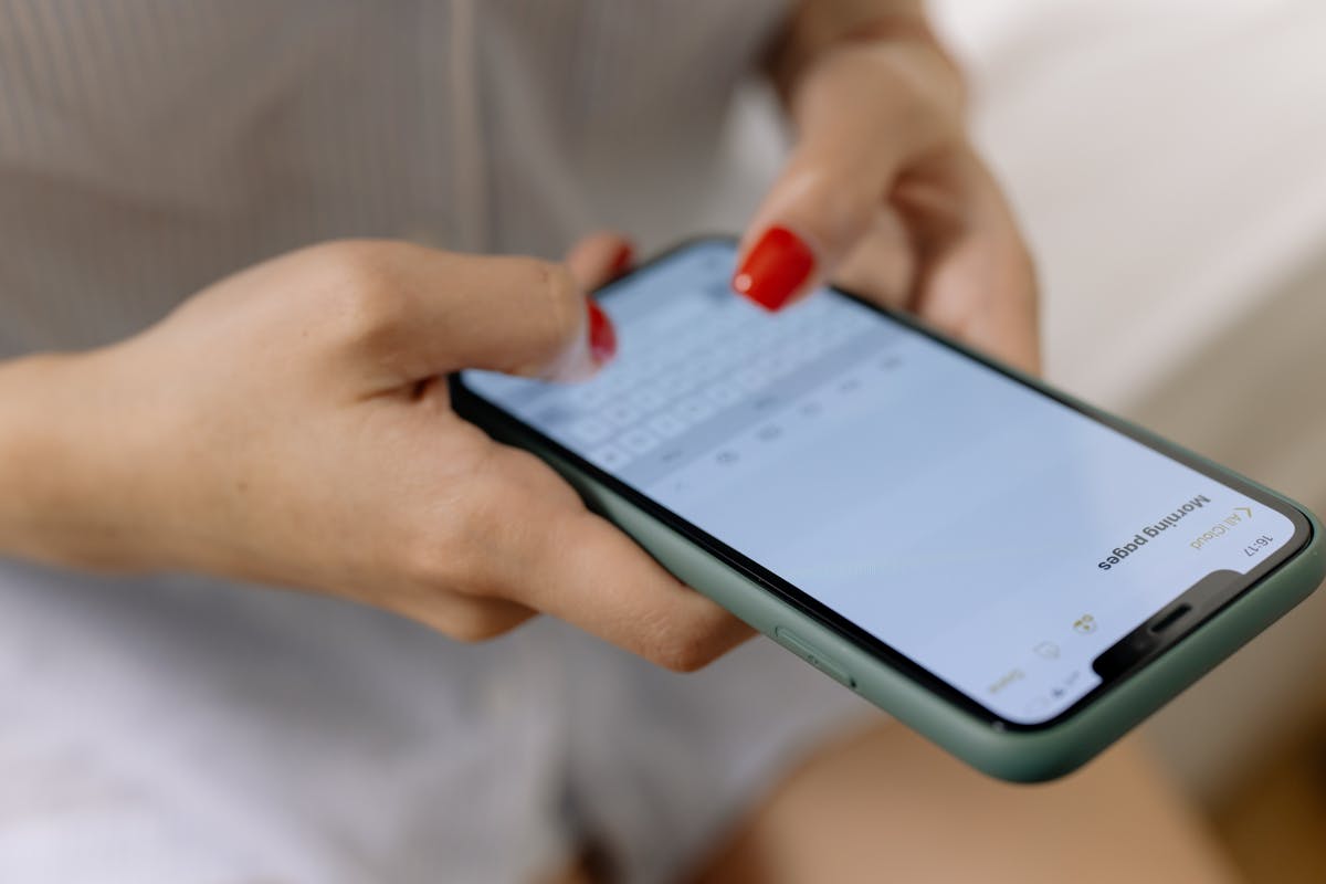 Voicemail + Email "Combo": The 10-Minute One-Two Punch That Triples Callback Rates