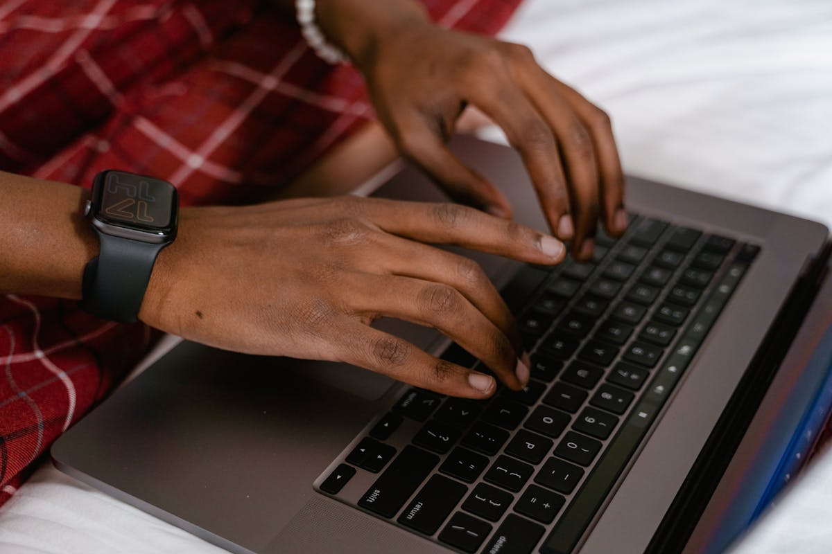 The "Voicemail Joke" Trick: A 6-Second Test for Buyer Personality