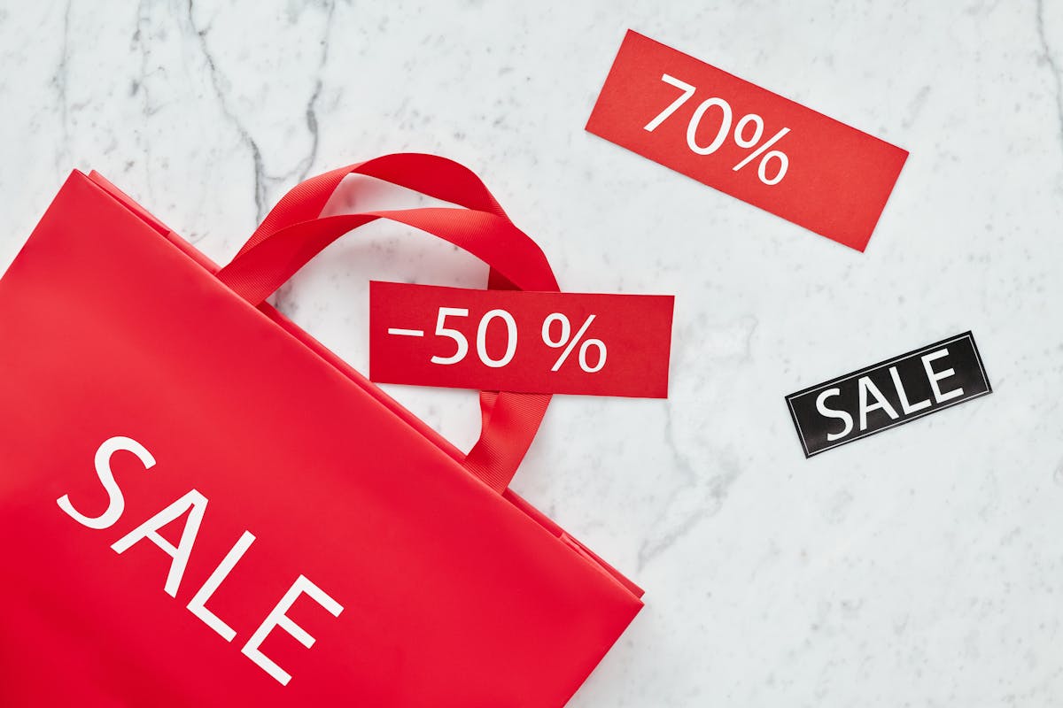 The 'Pricing Reveal Timing': When to Drop the Number in a Sales Conversation