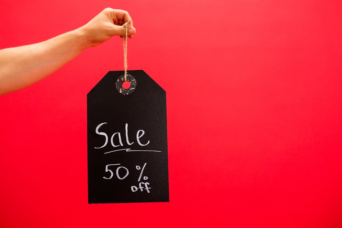 Anchoring in Pricing: Why Showing the High Number First Lifts the Average Deal