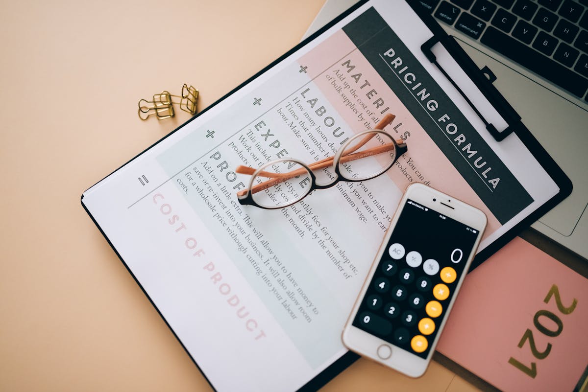 The 'Premium Anchor' Strategy: How One Premium Tier Lifts the Average Deal Size