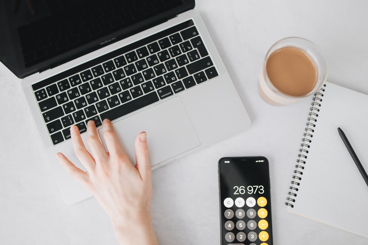 Fixed-Price vs Hourly Quote: How to Choose Per Project (and Justify It in the Quote)