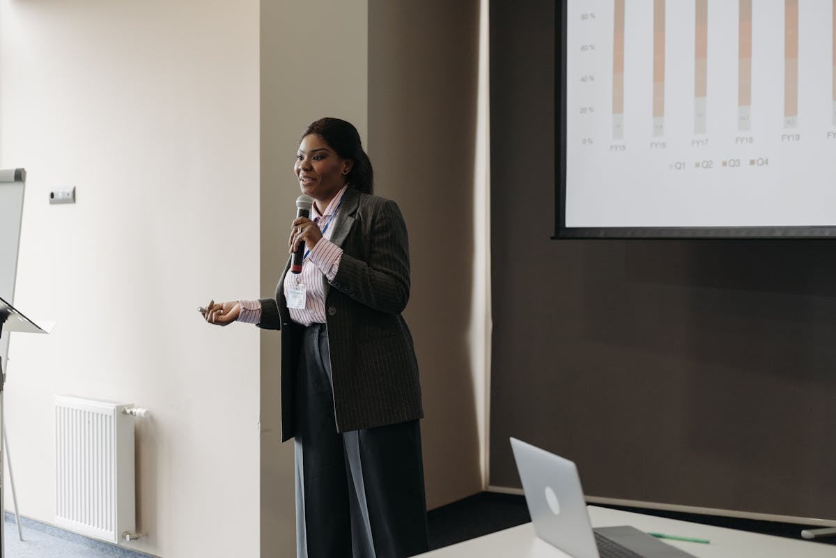 Salespsych confident presenter audience business