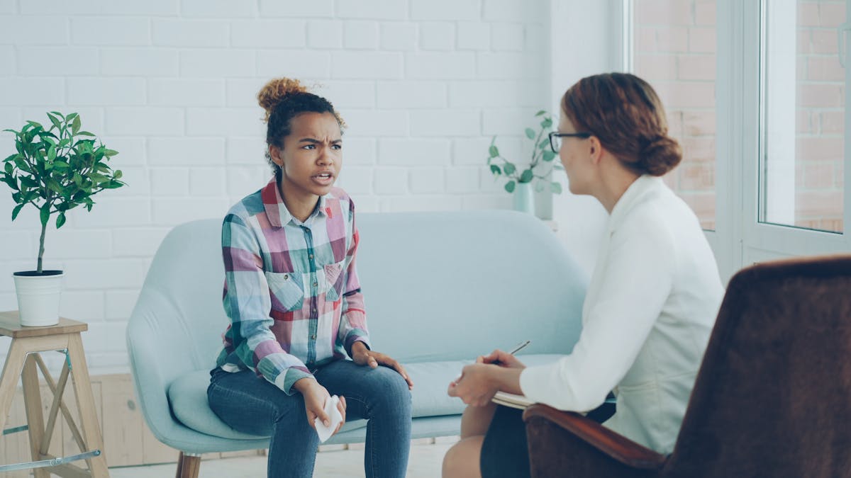 The "Listen More Than You Pitch" Discipline: Why Top Closers Talk 30% of the Time
