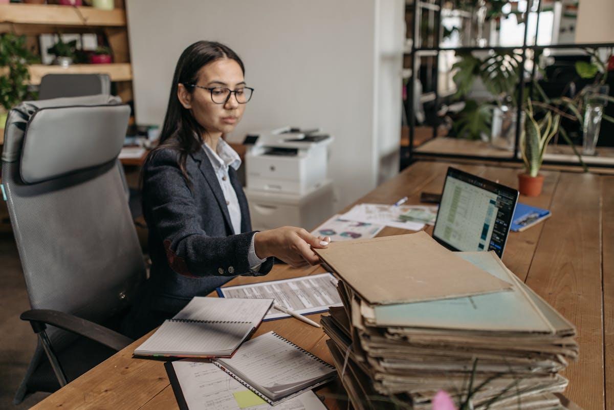 Business woman office laptop confident